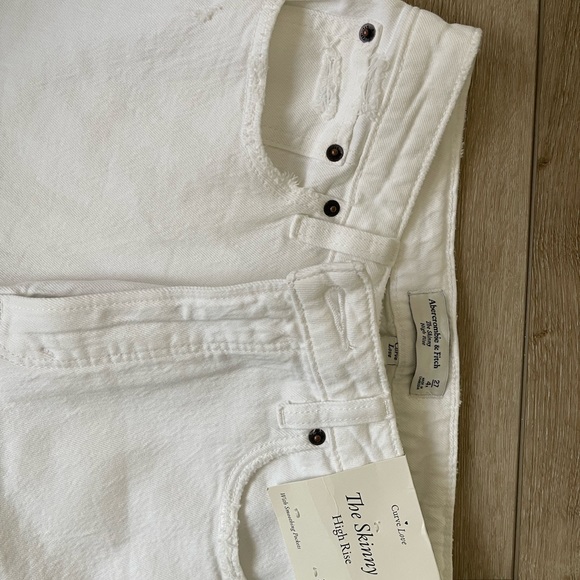 Never worn with tags : Abercrombie curve love skinny jeans. - Picture 5 of 11